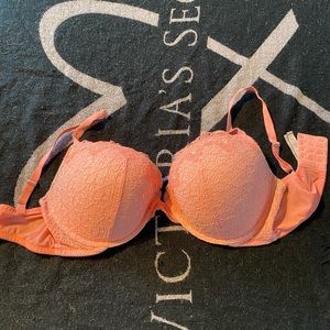 Victoria’s Secret 38DD push-up